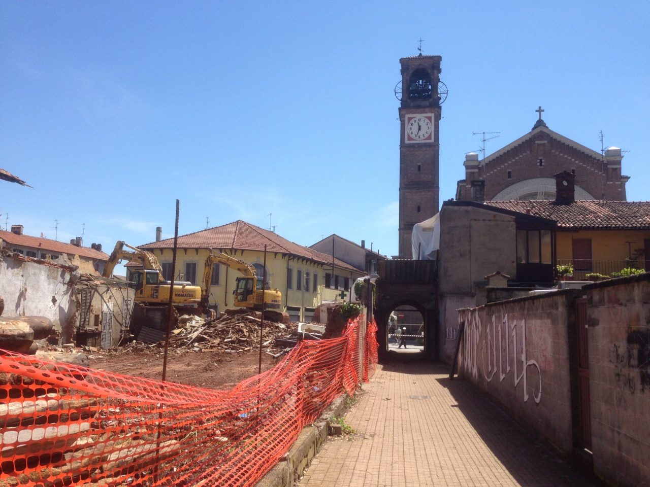 Demolito l’ultimo pezzo della vecchia corte