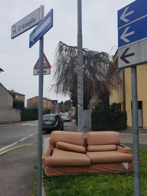 rifiuti abbandonati a Giussano