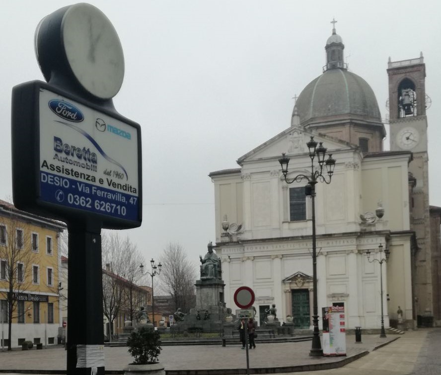 L’orologio del campanile della Basilica non segna l’ora giusta, il prevosto: “Ci sono problemi più urgenti”
