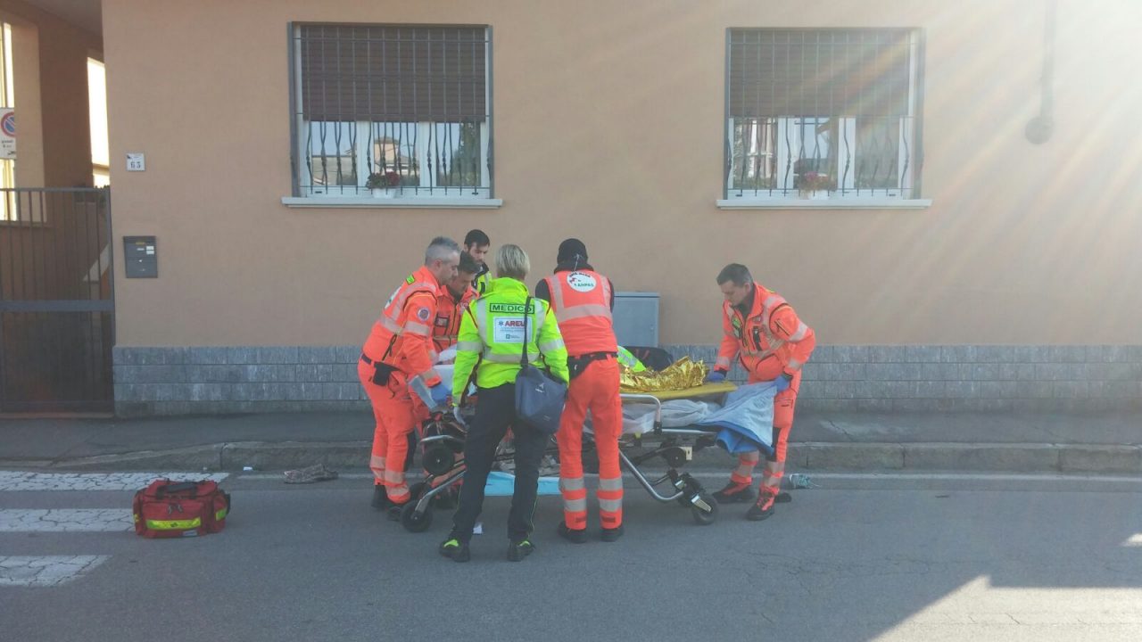 Ciclista investita finisce in ospedale FOTO