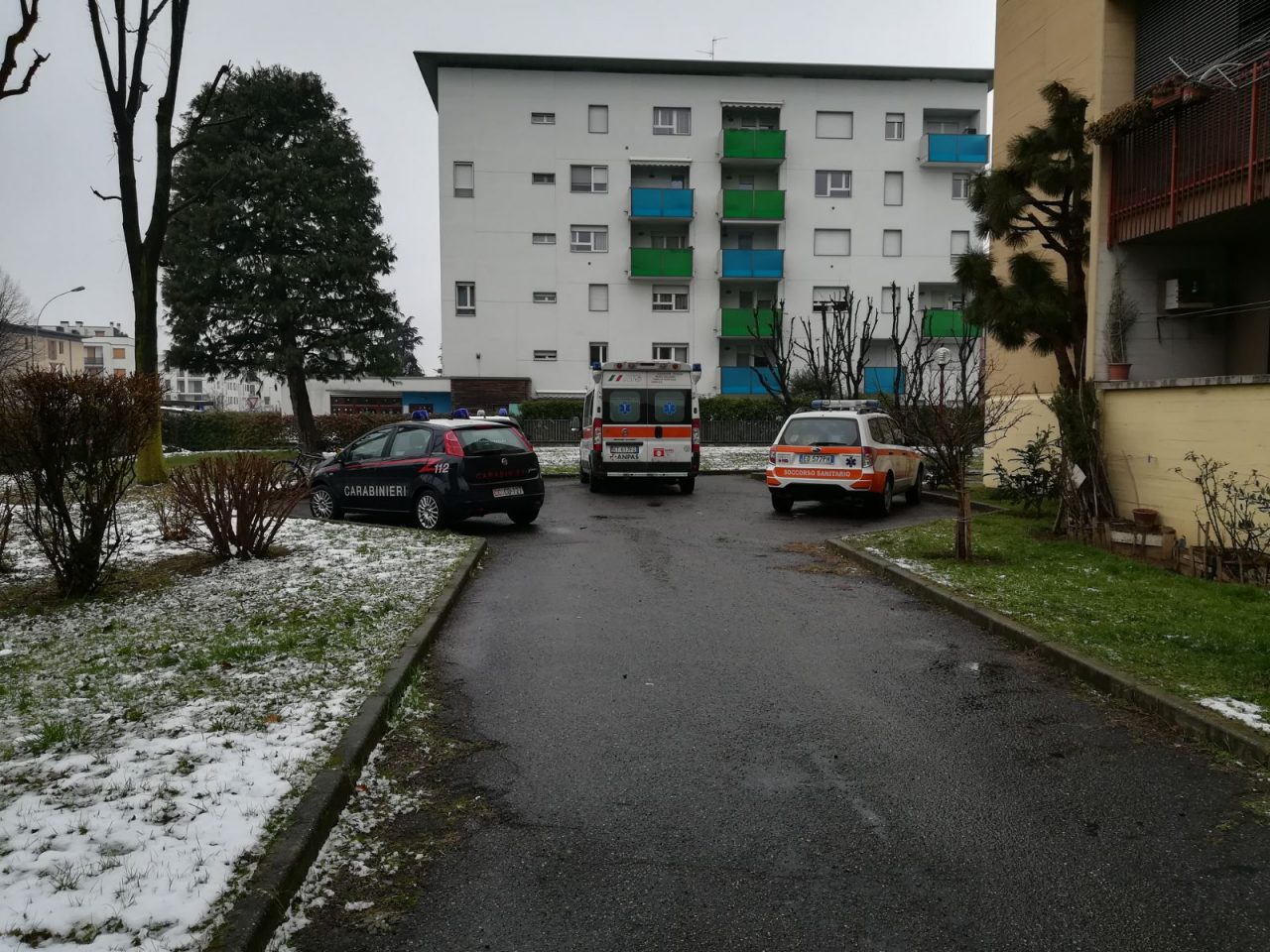 76enne precipitata e trovata morta sotto la sua abitazione