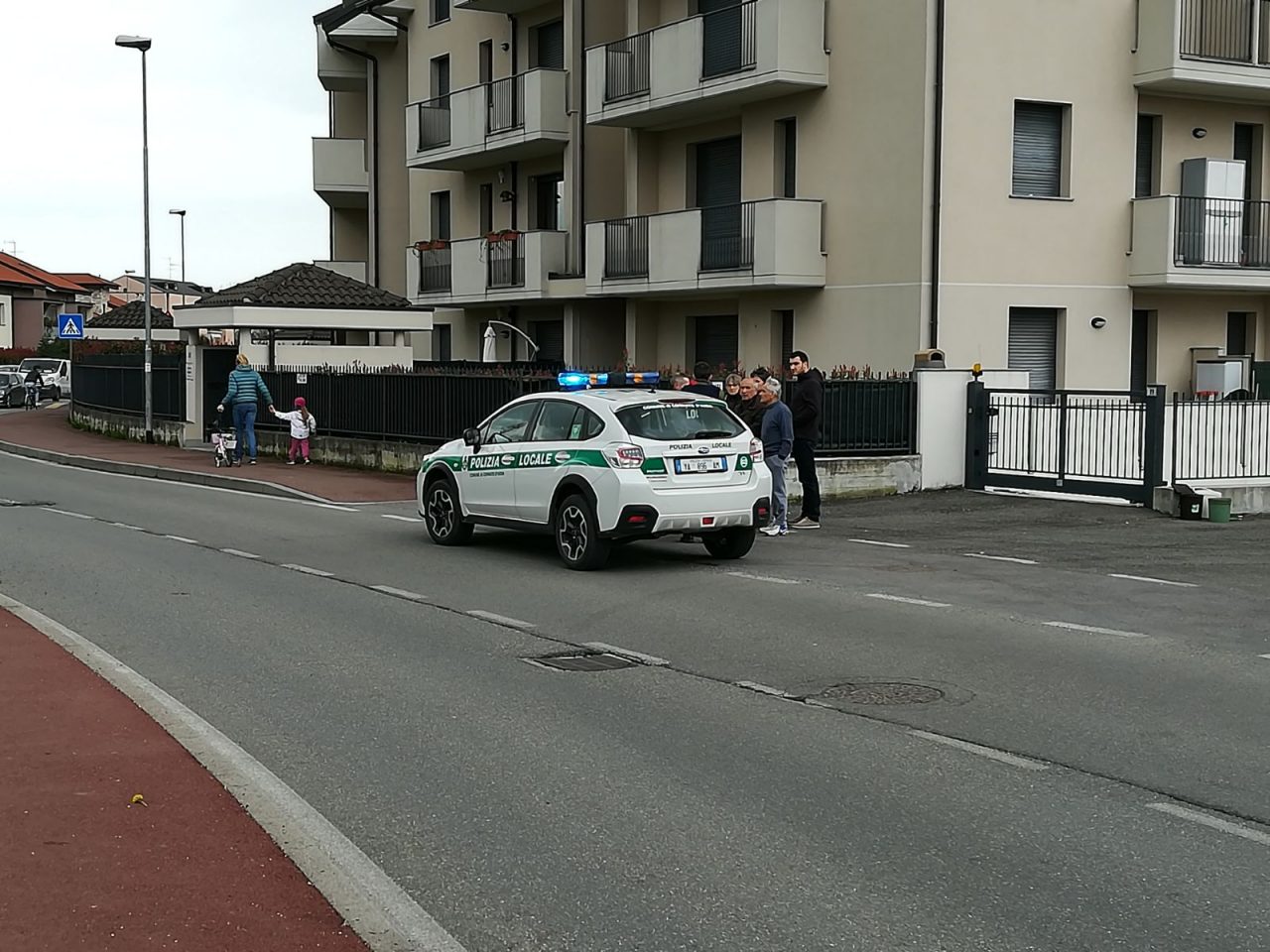 Cade dalla moto grave sedicenne
