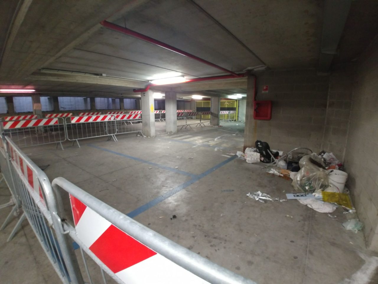 Pulizia e controlli straordinari nel parcheggio della vergogna