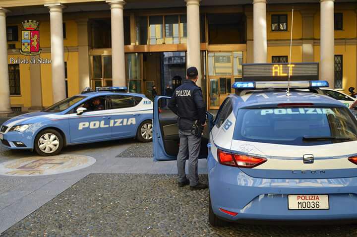 Beccati a fumare spinelli in pieno centro: quattro studenti nei guai