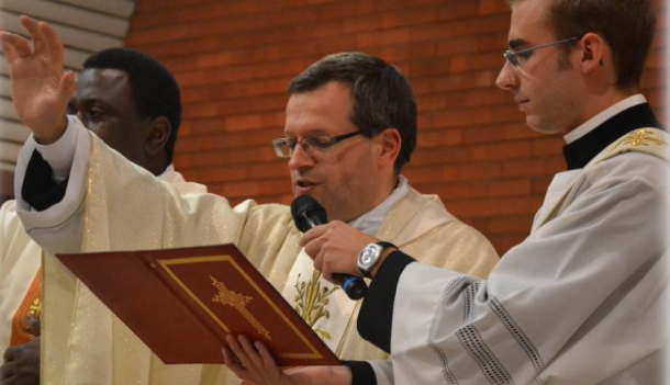 Tagliate le gomme all’auto di don Massimo Donghi