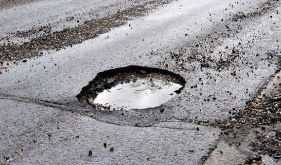 Buche in città ecco cosa fare se l’auto subisce un danno