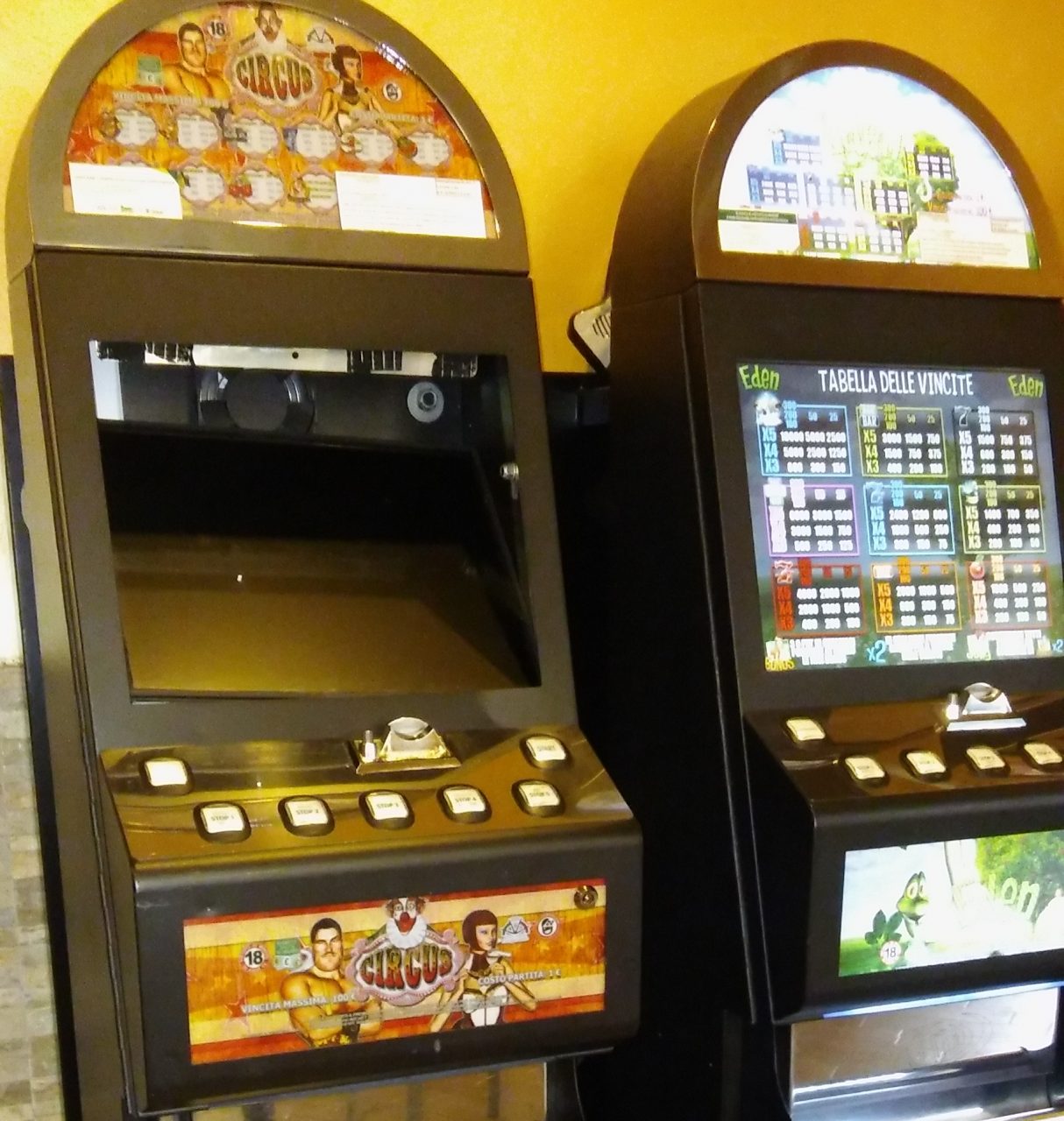 Trezzo Perde i soldi alle slot machine e poi dà di matto FOTO