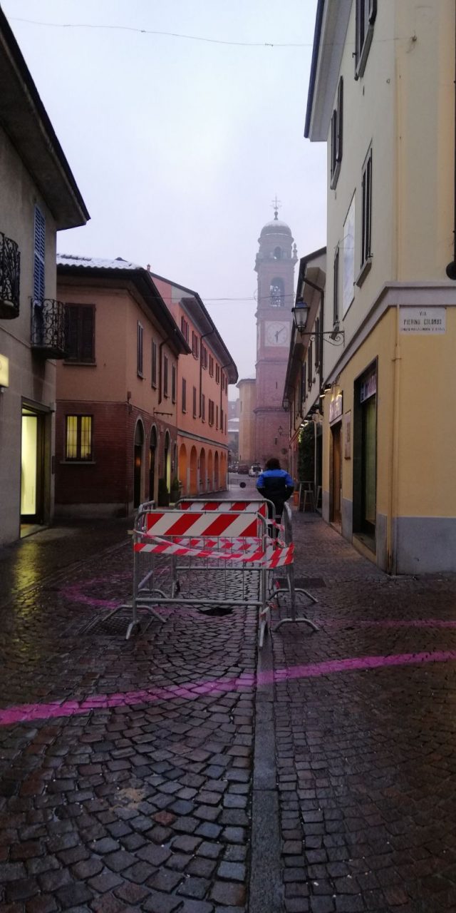 La voragine in centro si allarga area transennata