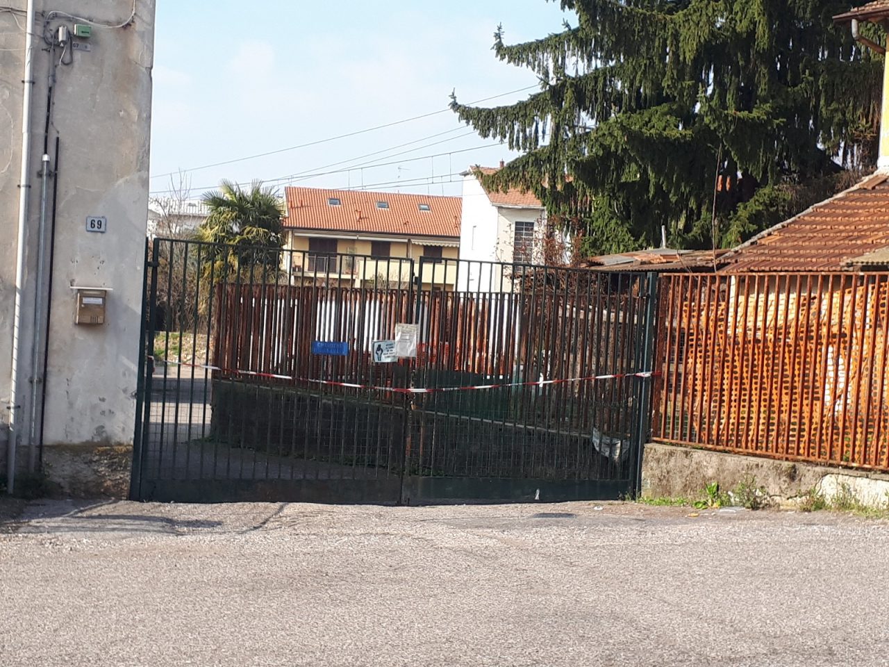 Aprono officina abusiva nel centro di Barlassina