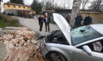 Auto contro muro nel Parco di Monza: palla di pietra sfonda il parabrezza