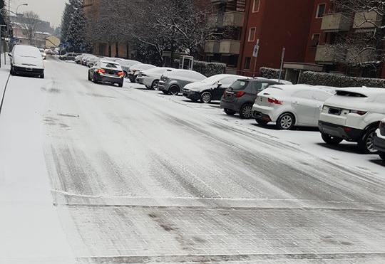 Neve in Brianza. A Monza disagi sulle strade. E voi siete bloccati? FOTO
