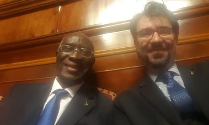 Emanuele Pellegrini  e il selfie con il suo "compagno di banco" al Senato