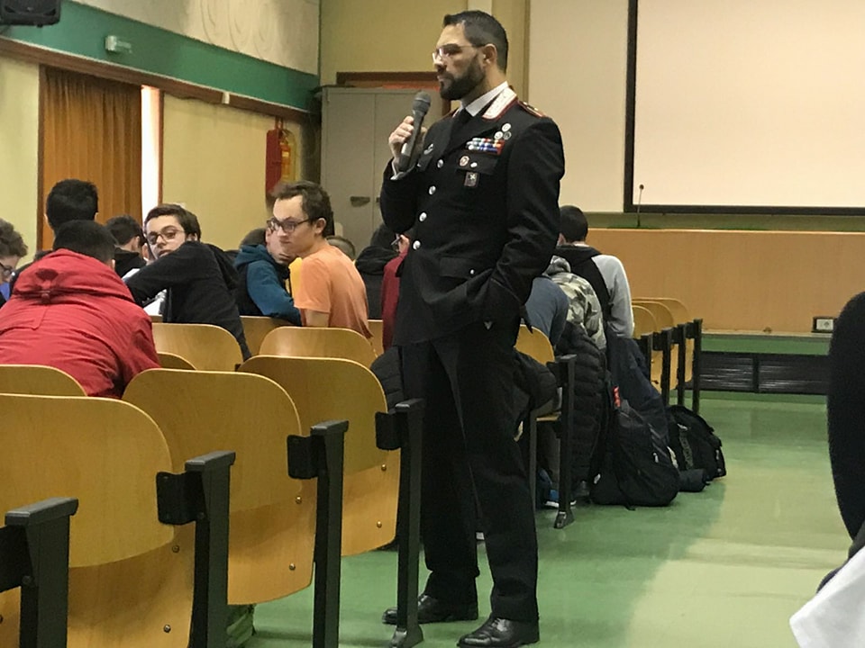Il comandante dei carabinieri sale sul pulpito