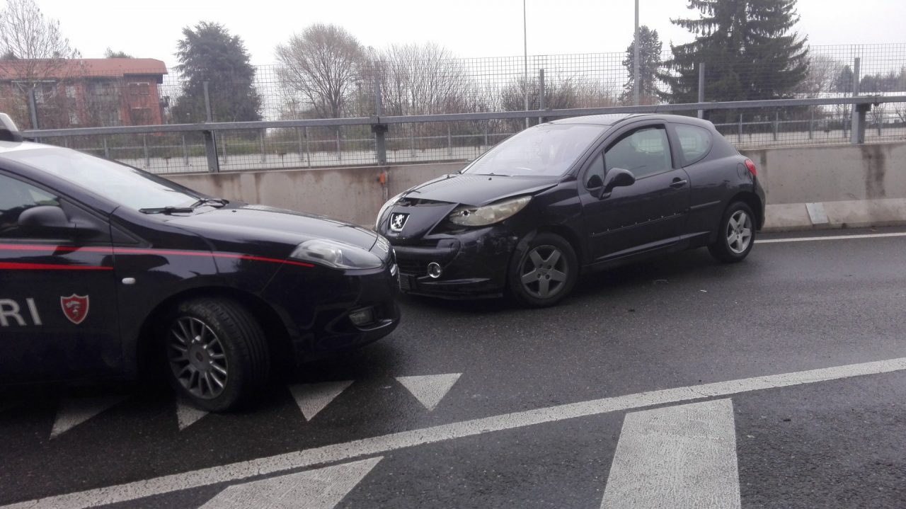 Inseguimento da film, auto piena di droga