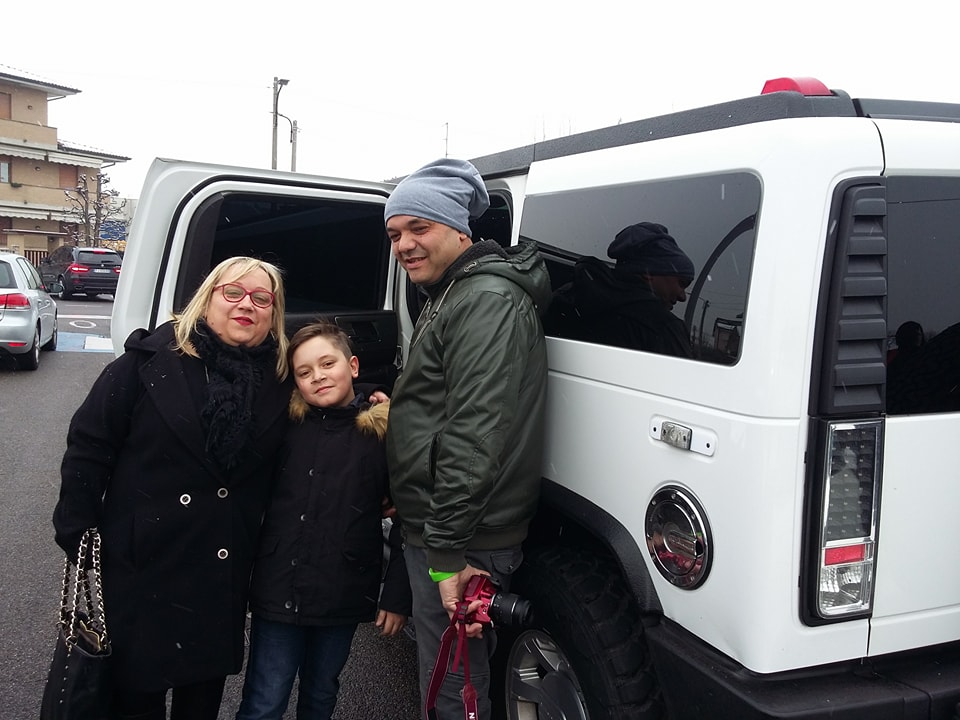 Un viaggio in limousine come regalo dal nonno malato