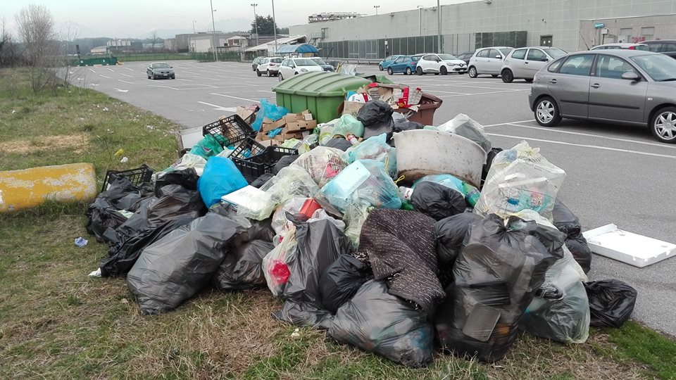Il circo lascia in eredità una montagna di rifiuti