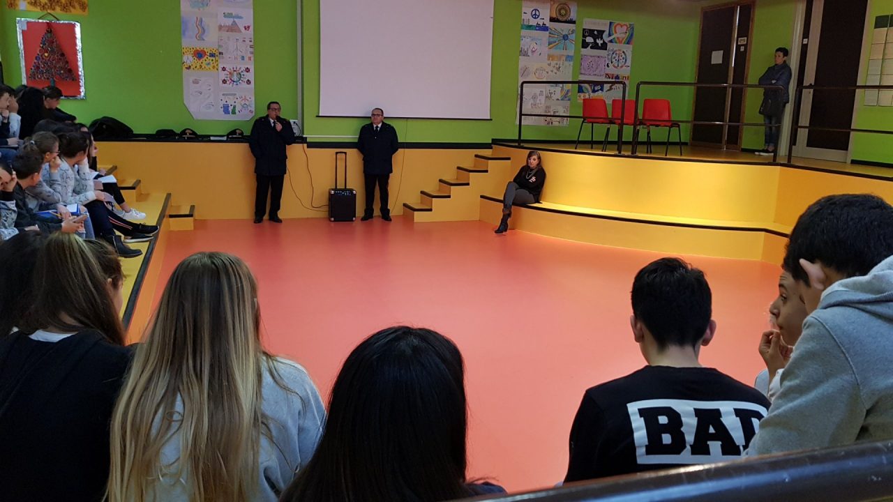 Studenti di Lesmo a lezione di legalità con i carabinieri