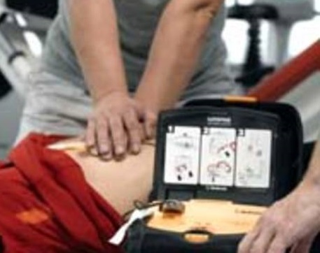 A Veduggio si impara a usare il defibrillatore