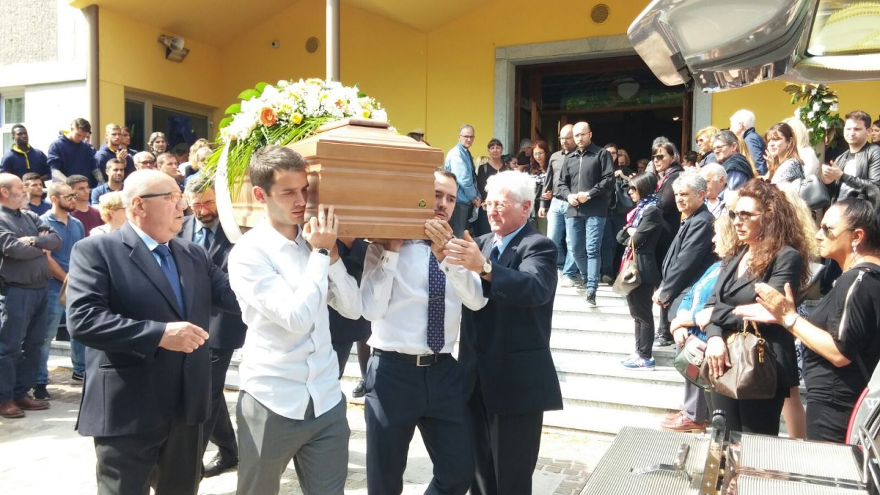Una folla per l’ultimo saluto a Valeria Bufo