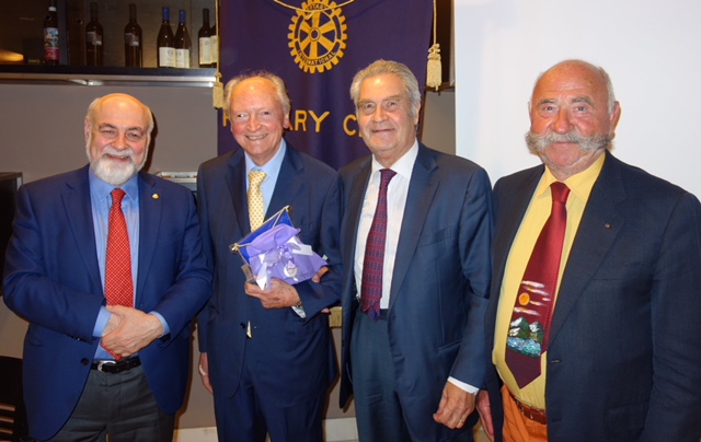 Conviviale con il re delle macchine tessili