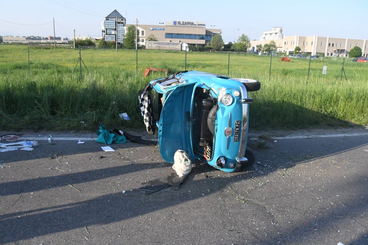 Grave incidente stradale in via Vecellio a Villasanta FOTO e VIDEO