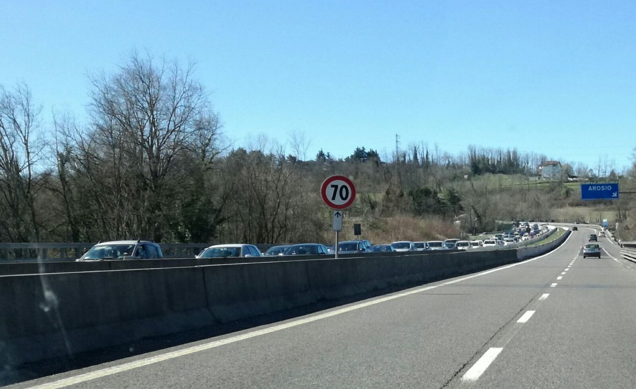 Lunghe code in Valassina in direzione Lecco