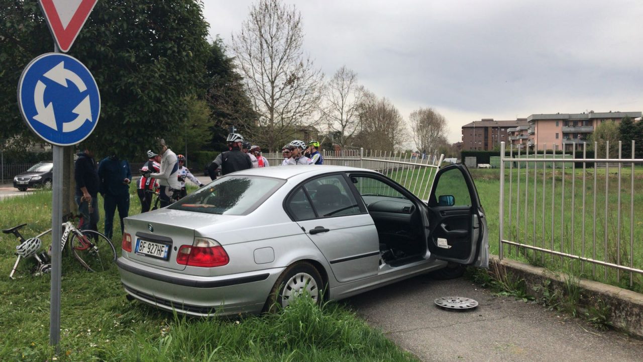 Ciclisti travolti da un anziano a Villasanta