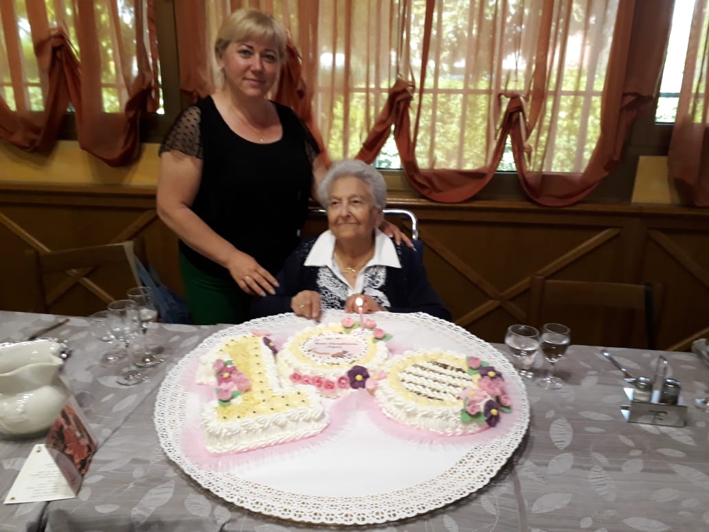 Festa di  compleanno per una super nonna centenaria