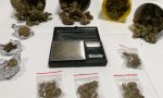 Due etti di marijuana nelle tasche e in casa, arrestato