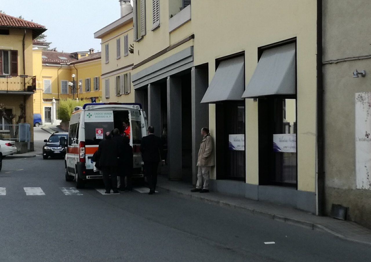 Malore dal parrucchiere, 65enne all’ospedale
