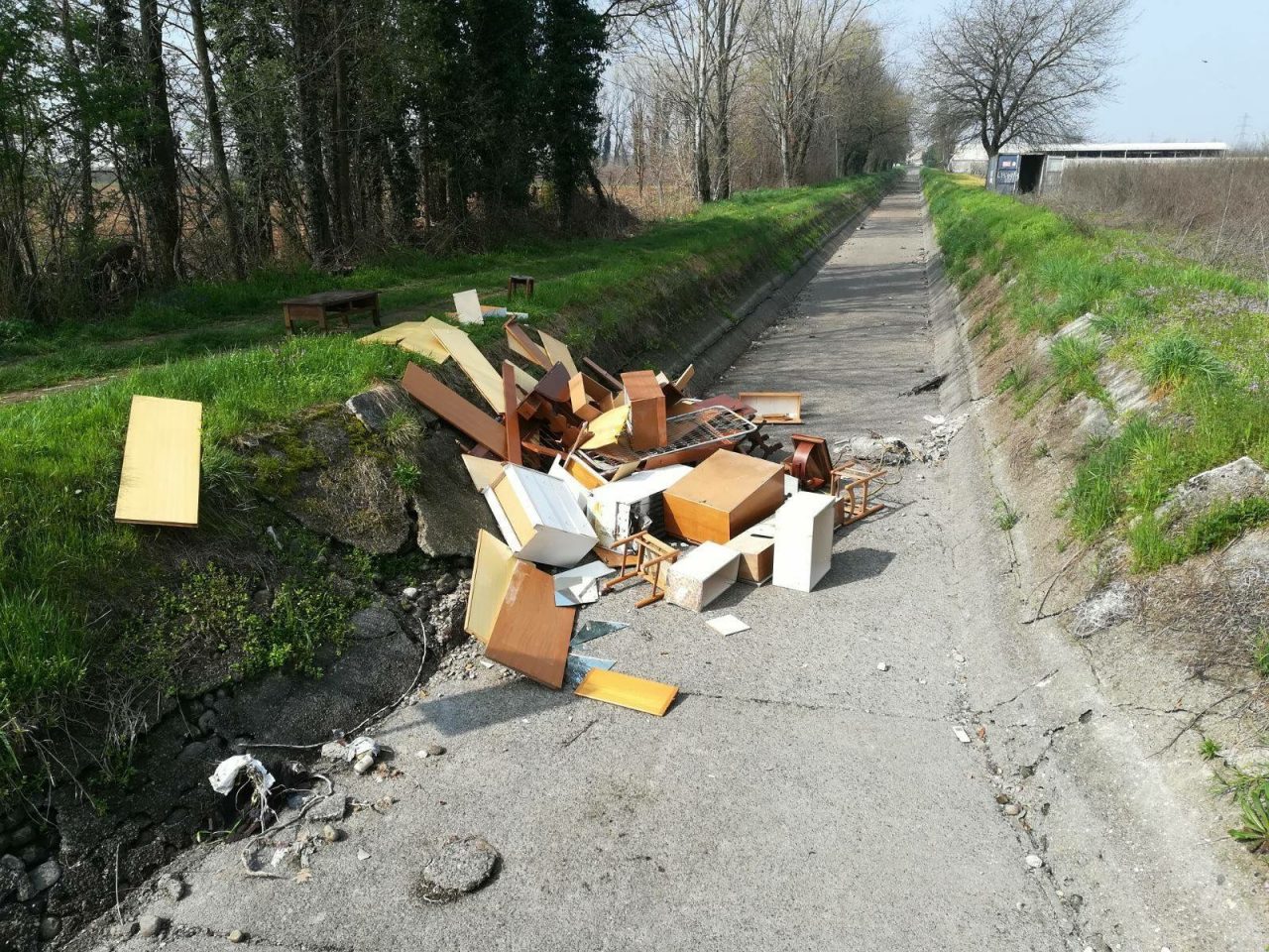 Il canale Villoresi ridotto a discarica GALLERY