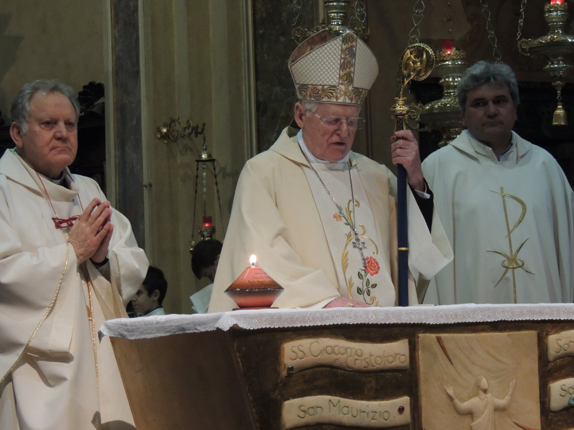 Vimercate, veglia di preghiera decanale, Cav, vescovo emerito Scola (5)