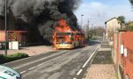 Bellusco: autobus in fiamme in centro FOTO E VIDEO