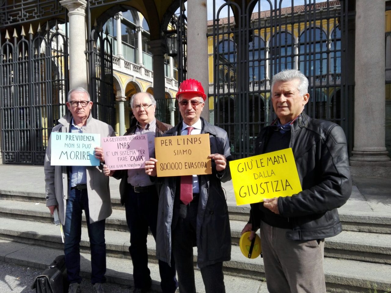 Flash – mob dei professionisti davanti al Tribunale VIDEO