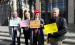 Flash - mob dei professionisti davanti al Tribunale VIDEO