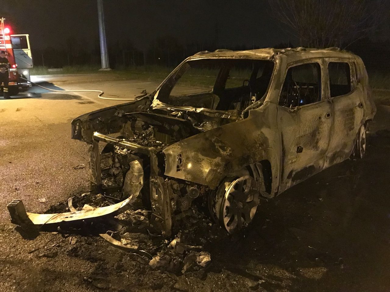 Auto a fuoco a Correzzana FOTO