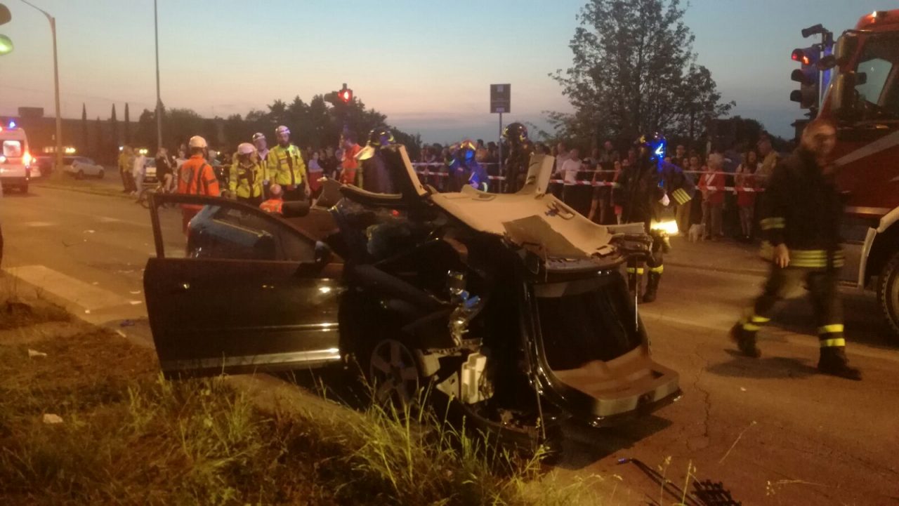 Elisoccorso a Seregno per un tamponamento tra due auto FOTO e VIDEO