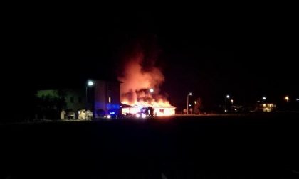 Incendio a Biassono a fuoco 10 auto e alcuni attrezzi del museo FOTO