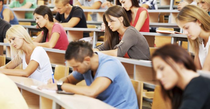 In arrivo borse di studio per le donne iscritte a corsi universitari STEM