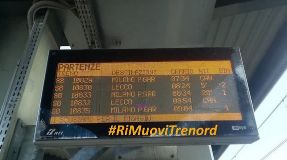 Pendolari infuriati “Il servizio di Trenord sceso a livelli mai visti”