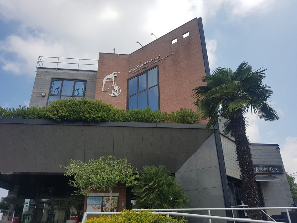 Ladri in viale Como, in quattro attività