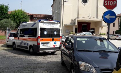 Malore in chiesa a Giussano, arriva l'ambulanza