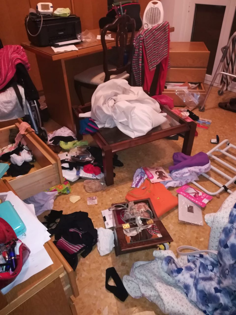 Ladri in casa durante il funerale, via con tutti i gioielli