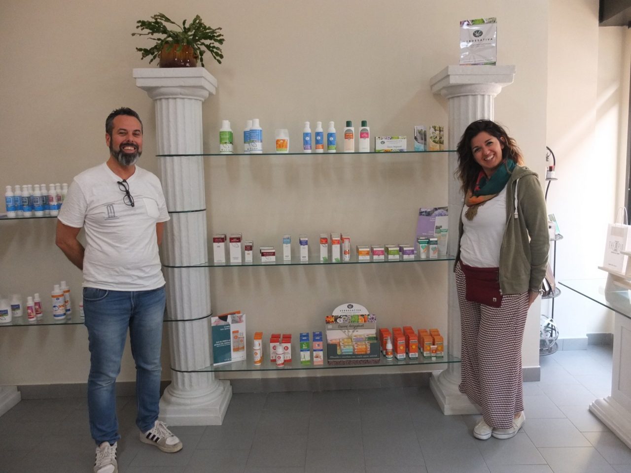 Lui ristoratore, lei educatrice ora vendono canapa italiana bio 100%