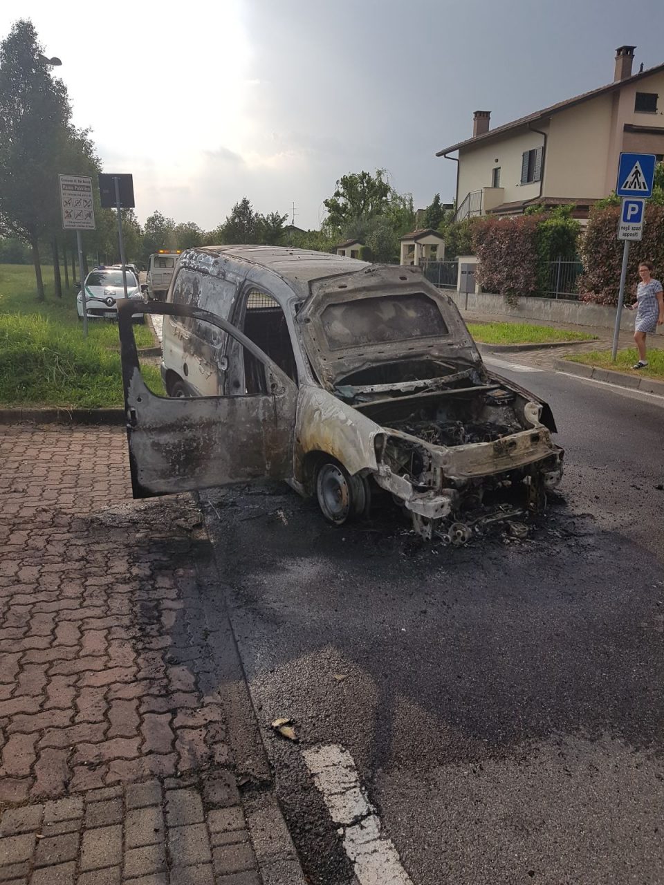 Due auto bruciate nel giro di poche ore