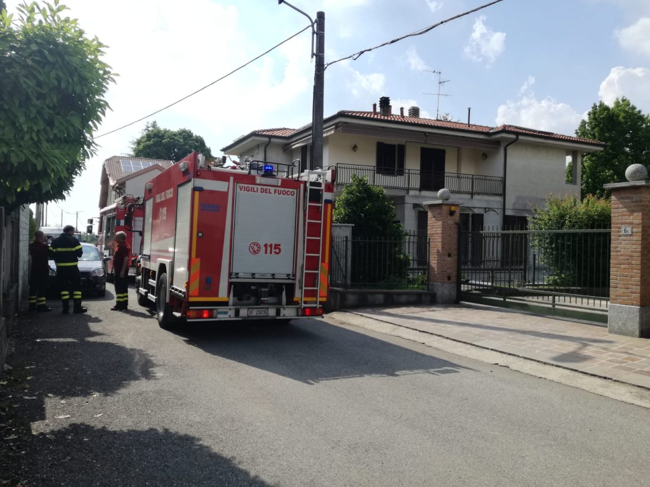 Incendio in via Donizetti, a Besana FOTO e VIDEO