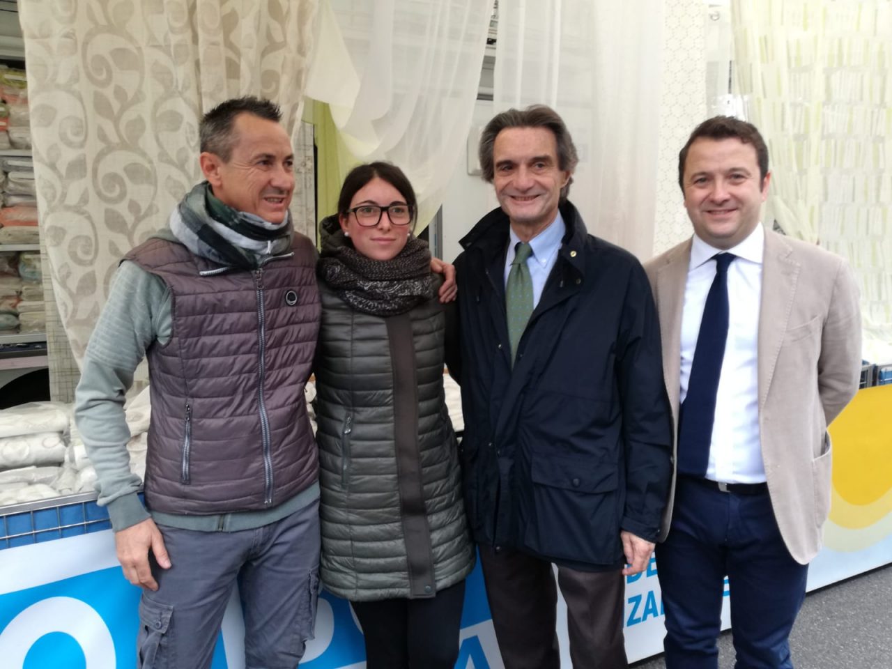 Attilio Fontana in visita al mercato di Merate