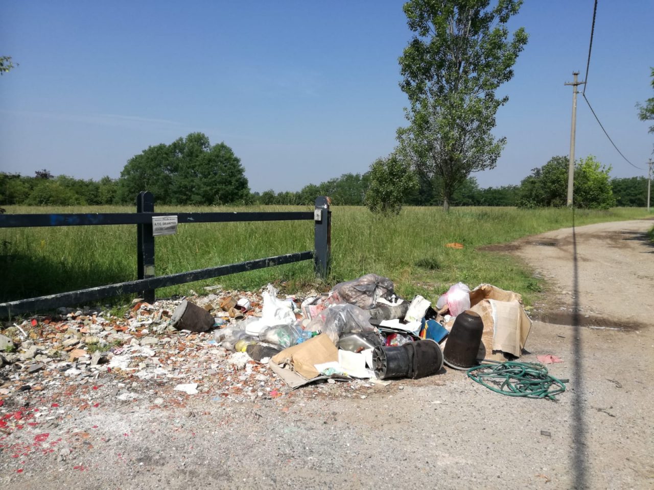 Scarica rifiuti a Pinzano viene indentificato e multato dalla Polizia locale