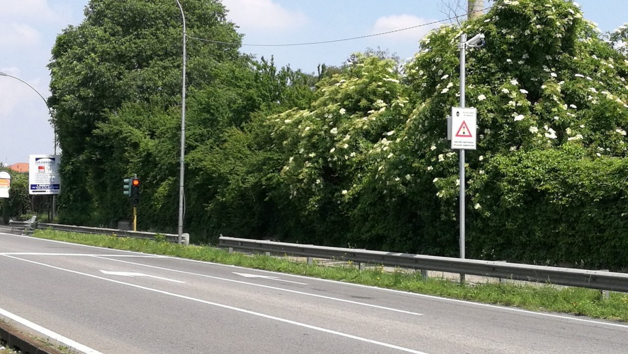 Strage di multe al semaforo con telecamera quattrocento infrazioni nei primi venti giorni