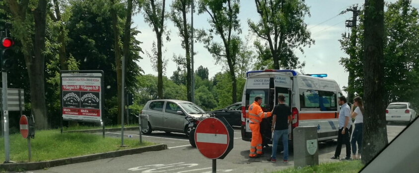 Incidente a Montesiro, ferito un  48enne